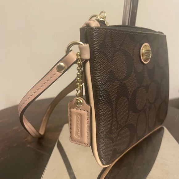 Coach Peyton Signature Wristlet - Like New - Picture 4 of 8